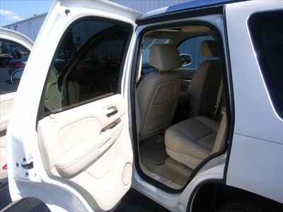 cadillac escalade 2008 off white suv gasoline 8 cylinders all whee drive automatic 75964