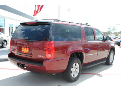 gmc yukon xl 2011 dk  red suv slt 1500 flex fuel 8 cylinders 2 wheel drive automatic with overdrive 77375