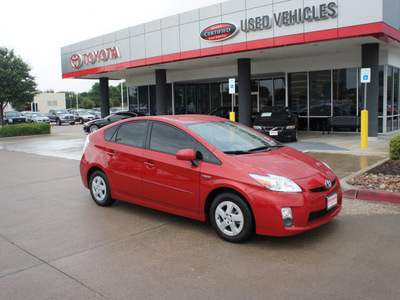 toyota prius 2011 red hatchback hybrid 4 cylinders front wheel drive automatic 76053