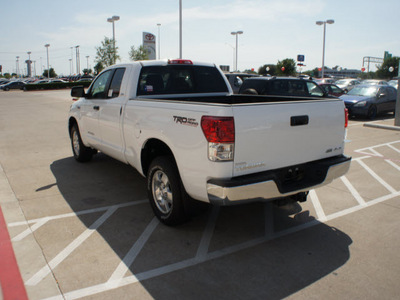 toyota tundra 2012 white sr5 flex fuel 8 cylinders 4 wheel drive 6 speed automatic 76053