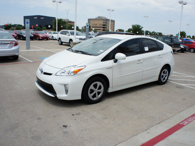 toyota prius 2012 white hatchback iii hybrid 4 cylinders front wheel drive cont  variable trans  76053