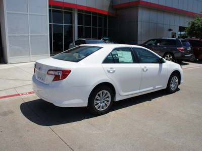 toyota camry 2012 white sedan l gasoline 4 cylinders front wheel drive 6 speed automatic 76053