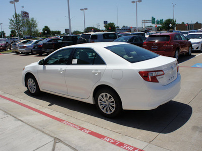 toyota camry 2012 white sedan l gasoline 4 cylinders front wheel drive 6 speed automatic 76053