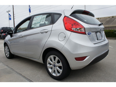 ford fiesta 2012 silver hatchback se gasoline 4 cylinders front wheel drive automatic 77521
