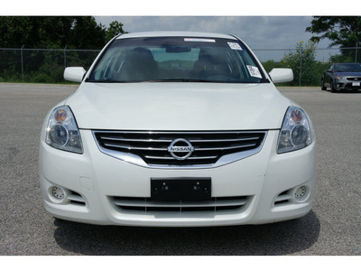 nissan altima 2011 white sedan 2 5 s gasoline 4 cylinders front wheel drive automatic 77471