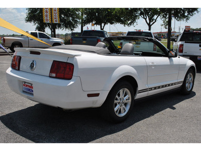 ford mustang 2008 white gasoline 6 cylinders rear wheel drive automatic 78214