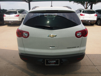 chevrolet traverse 2012 white ls gasoline 6 cylinders front wheel drive not specified 76051