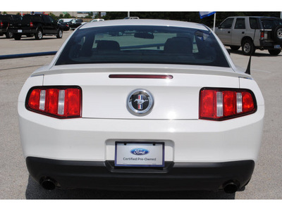 ford mustang 2012 performance white coupe v6 gasoline 6 cylinders rear wheel drive not specified 77375
