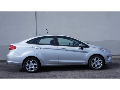 ford fiesta 2011 silver sedan sel gasoline 4 cylinders front wheel drive automatic 79407