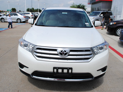 toyota highlander 2012 white suv gasoline 6 cylinders front wheel drive automatic 76053