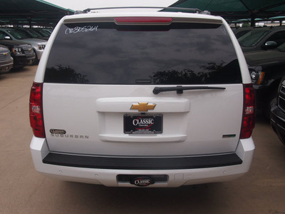 chevrolet suburban 2012 white suv lt 1500 flex fuel 8 cylinders 4 wheel drive not specified 76051