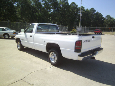 dodge ram pickup 1500 1998 white pickup truck ws gasoline v6 rear wheel drive automatic 75503