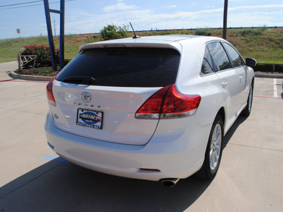 toyota venza 2010 white suv fwd 4cyl gasoline 4 cylinders front wheel drive shiftable automatic 75070