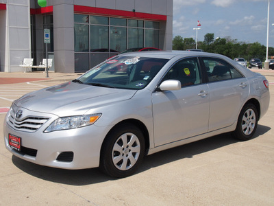 toyota camry 2011 silver sedan le gasoline 4 cylinders front wheel drive automatic with overdrive 77864