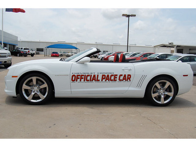 chevrolet camaro convertible 2011 white ss gasoline 8 cylinders rear wheel drive automatic with overdrive 77627