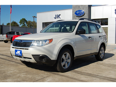 subaru forester 2010 white suv 2 5x gasoline 4 cylinders all whee drive automatic with overdrive 77627