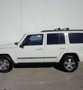 jeep commander 2010 white suv sport gasoline 6 cylinders 2 wheel drive automatic 78577