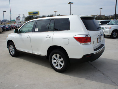 toyota highlander 2011 white suv se gasoline 4 cylinders front wheel drive automatic 76011
