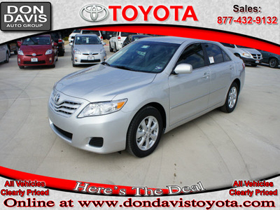 toyota camry 2011 silver sedan le 4 cylinders front wheel drive automatic 76011