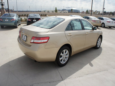 toyota camry 2011 tan sedan le gasoline 4 cylinders front wheel drive automatic 76011
