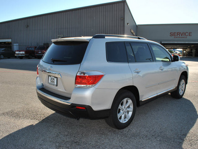 toyota highlander 2012 silver suv gasoline 6 cylinders front wheel drive automatic 76011