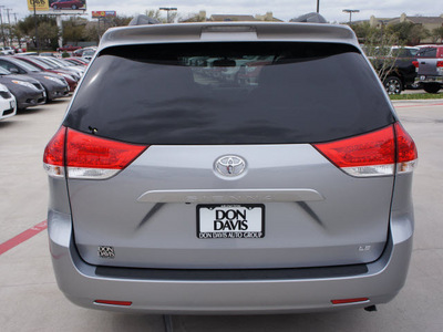 toyota sienna 2012 silver van le 8 passenger gasoline 6 cylinders front wheel drive automatic 76011