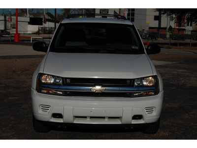 chevrolet trailblazer 2005 white suv ls gasoline 6 cylinders 4 wheel drive automatic with overdrive 77008