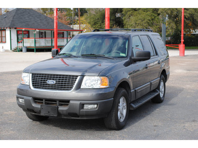 ford expedition 2005 gray suv xlt gasoline 8 cylinders rear wheel drive automatic with overdrive 77008