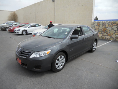 toyota camry 2011 gray sedan gasoline 4 cylinders front wheel drive automatic 79936