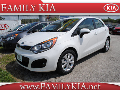 kia rio5 2013 clear white wagon ex gasoline 4 cylinders front wheel drive 6 speed automatic 77539