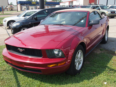 ford mustang 2005 dk  red v6 deluxe gasoline 6 cylinders rear wheel drive automatic 77301