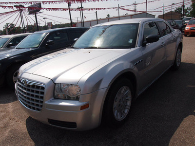 chrysler 300 2006 silver sedan gasoline 6 cylinders rear wheel drive automatic 77301