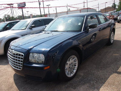 chrysler 300 2006 blue sedan gasoline 6 cylinders rear wheel drive automatic 77301