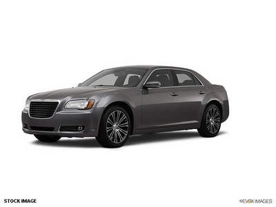 chrysler 300 2012 sedan gasoline 8 cylinders rear wheel drive dgj 5 speed auto w5a580 transmissio 33021