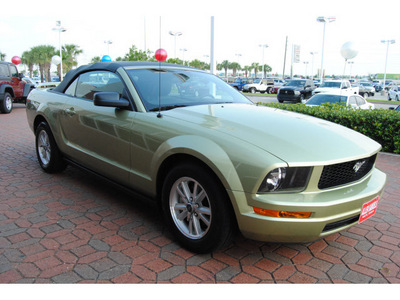 ford mustang 2006 dk  green v6 premium gasoline 6 cylinders rear wheel drive automatic 77450