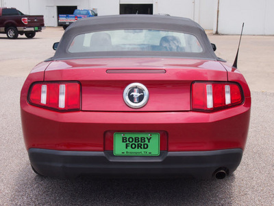 ford mustang 2010 dk  red v6 gasoline 6 cylinders rear wheel drive automatic 77531