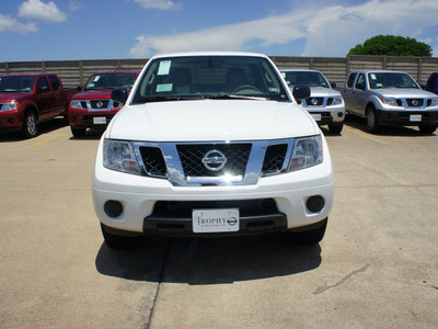 nissan frontier 2012 white sv v6 gasoline 6 cylinders 2 wheel drive 5 speed automatic 75150