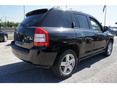 jeep compass 2007 black suv sport gasoline 4 cylinders 4 wheel drive automatic 77087