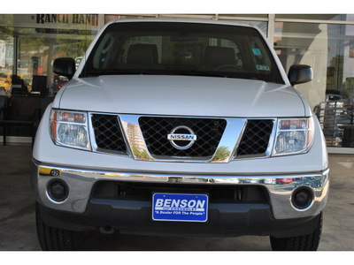 nissan frontier 2008 white se v6 gasoline 6 cylinders 2 wheel drive automatic with overdrive 78216
