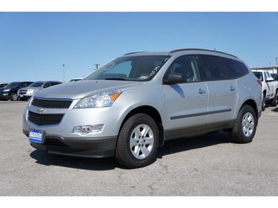 chevrolet traverse 2012 silver ls gasoline 6 cylinders front wheel drive automatic 78216