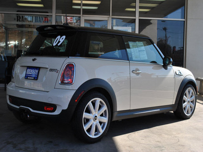 mini cooper 2009 off white hatchback s gasoline 4 cylinders front wheel drive automatic 78216