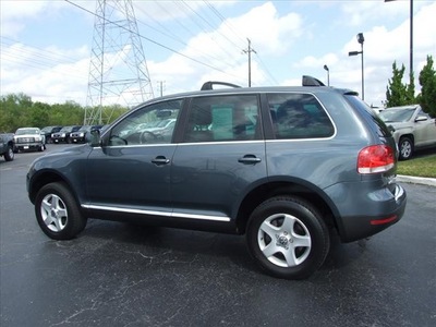 volkswagen touareg 2005 gray suv v6 gasoline 6 cylinders all whee drive automatic 77074