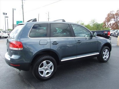 volkswagen touareg 2005 gray suv v6 gasoline 6 cylinders all whee drive automatic 77074