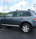 volkswagen touareg 2005 gray suv v6 gasoline 6 cylinders all whee drive automatic 77074