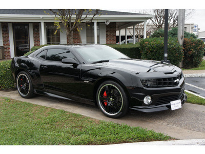 chevrolet camaro 2010 black coupe ss gasoline 8 cylinders rear wheel drive 6 speed manual 77074