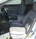 toyota camry hybrid 2012 white sedan xle hybrid 4 cylinders front wheel drive automatic 75569