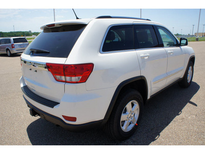 jeep grand cherokee 2012 white suv laredo gasoline 6 cylinders 2 wheel drive automatic 76645