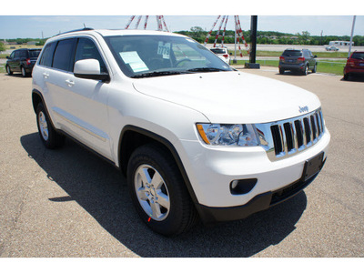 jeep grand cherokee 2012 white suv laredo gasoline 6 cylinders 2 wheel drive automatic 76645