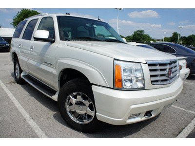 cadillac escalade 2004 white suv gasoline 8 cylinders all whee drive automatic 78729