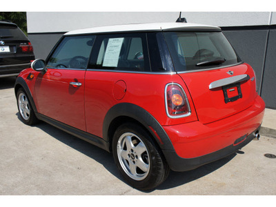 mini cooper 2009 red hatchback gasoline 4 cylinders front wheel drive 6 speed manual 78729